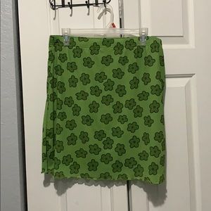 Front lettuce trim top/mesh overlay lettuce skirt